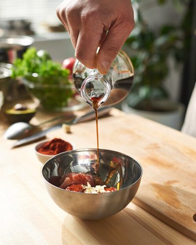 chef-making-salad-2022-02-01-22-40-03-utc
