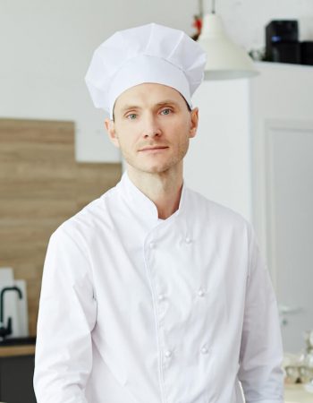 male-chef-PZ4FTHY_cropped