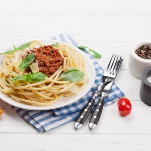 spaghetti-bolognese-pasta-7DBWPEH